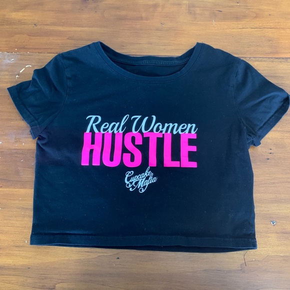 Tops - 🆕 ‘Real Women Hustle’ Crop Top